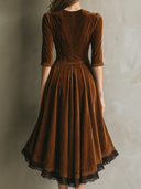 Vestido Midi Vintage de Veludo com Renda e Mangas Três-Quartos