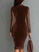 Vestido corto de terciopelo con cuello de ojo de cerradura vintage y mangas de encaje