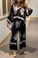 Set unico con stampa, maglia a maniche lunghe irregolare e pantaloni lunghi