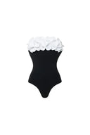 Costume da bagno nero senza spalline con fiori 3D