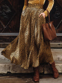 Conjunto vintage de camisa de terciopelo dorado con cuello en V y mangas largas y falda con bolsillo y estampado de leopardo