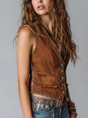 Gilet in denim caramello lavato con cuciture e bottoni in ottone
