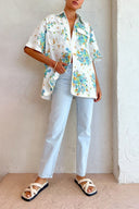 Blomsterprint elfenbensfarget kantet bluse med lommer og bakre elastisk shorts sett