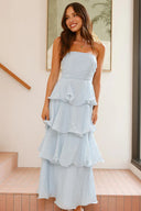 Sexy schulterfreies, rückenfreies, gestuftes Midikleid