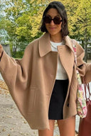 Ruhiger Luxus Asymmetrischer Cape Mantel
