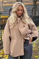 Ruhiger Luxus Asymmetrischer Cape Mantel