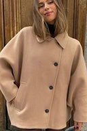 Ruhiger Luxus Asymmetrischer Cape Mantel