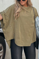 Oversized t-shirt med uppvikta ärmar och nitar