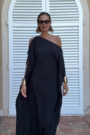 Proudící asymetrický kaftan s páskem