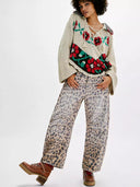 Blugi tip butoi cu imprimeu leopard
