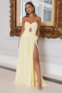 Nahost Schulterfreies gerafftes Maxikleid