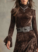 Robe midi en velours à manches longues évasées et col montant