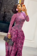Vestido maxi de cuello alto con estampado geométrico