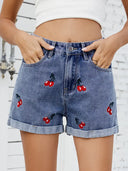 Shorts de mezclilla con bordado de cerezas