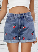 Shorts de mezclilla con bordado de cerezas