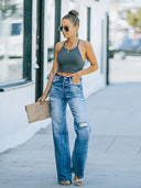 Pantaloni di jeans a vita alta strappati a gamba larga
