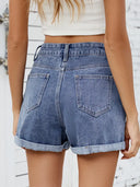 Short en jean avec cerises brodées