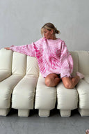 Oversized streetwear-tröja med slitna detaljer