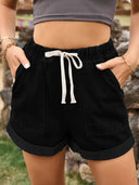 Jeansshorts mit Kordelzug und umgeschlagenem Saum