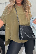 Oversized t-shirt med uppvikta ärmar och nitar