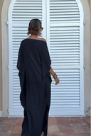 Proudící asymetrický kaftan s páskem