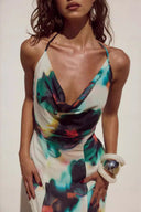 Robe longue imprimée style resort à nouer derrière le cou