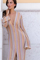 Boho Maxikleid mit V-Ausschnitt, Glockenärmeln, welligem Streifenmuster und Häkelarbeit für den Strandurlaub