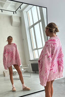Oversized streetwear-tröja med slitna detaljer