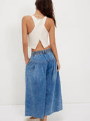 Jeans con bottoni e pieghe frontali