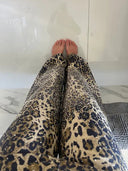 Jeans svasati con diamanti leopardati