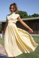 Midikleid mit Cut-out, Taschen und Urlaubsmotiv