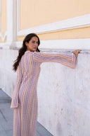 Boho Maxikleid mit V-Ausschnitt, Glockenärmeln, welligem Streifenmuster und Häkelarbeit für den Strandurlaub