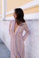 Boho Maxikleid mit V-Ausschnitt, Glockenärmeln, welligem Streifenmuster und Häkelarbeit für den Strandurlaub
