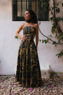Vestido largo sin tirantes con estampado vintage