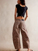 Blugi tip butoi cu imprimeu leopard