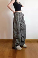 Figurformende Camouflage Cargohose aus Denim