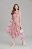 Vestido Midi Bege Maëlle com Decote Redondo, Malha e Bordados