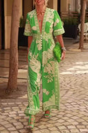 Mono estampado con escote en V y estilo moderno