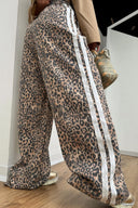 Volné kalhoty s leopardím vzorem ve street stylu