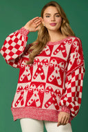 Maglione lavorato a maglia con bastoncini di zucchero di Natale e omino di pan di zenzero