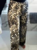 Jeans svasati con diamanti leopardati