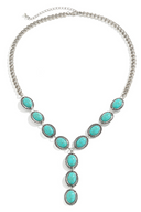 Collana con pendente a forma di anello in turchese