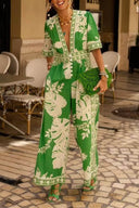 Mono estampado con escote en V y estilo moderno