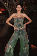 Pantalones de mezclilla con contraste a la moda