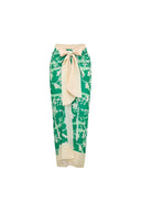 Conjunto de bikini estampado verde con acento floral