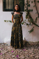 Vestido largo sin tirantes con estampado vintage