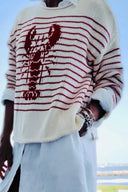 Sweater med Creme- og Rødstribet Hummergrafik