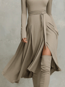 Abito midi elegante da donna con maniche lunghe, in maglia elasticizzata valorizzante la figura