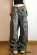 Figurformende Camouflage Cargohose aus Denim