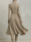 Abito midi elegante da donna con maniche lunghe, in maglia elasticizzata valorizzante la figura